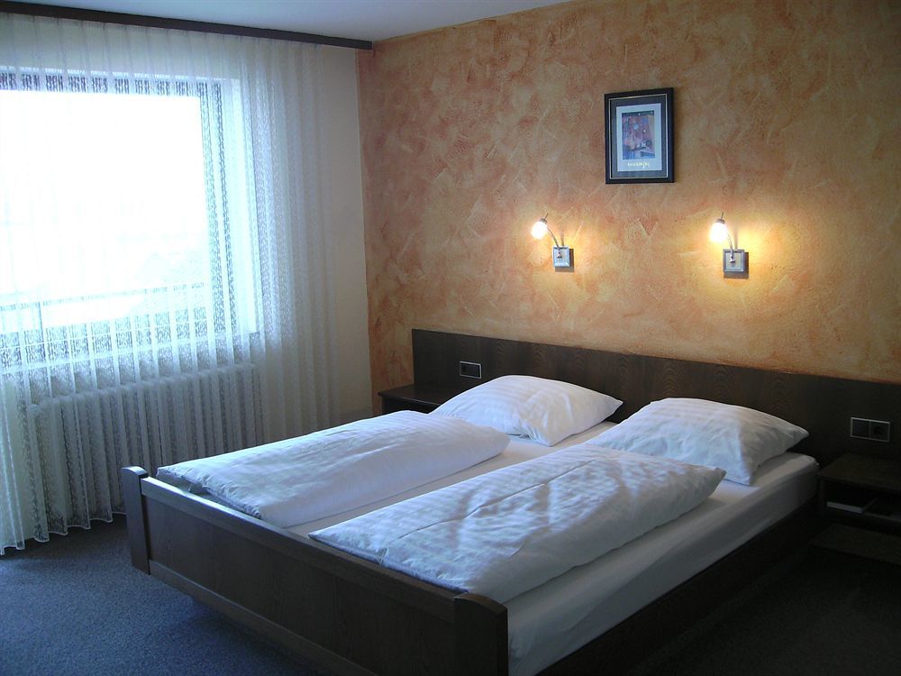 Gasthof Hotel Zum Ross Вертгейм Экстерьер фото