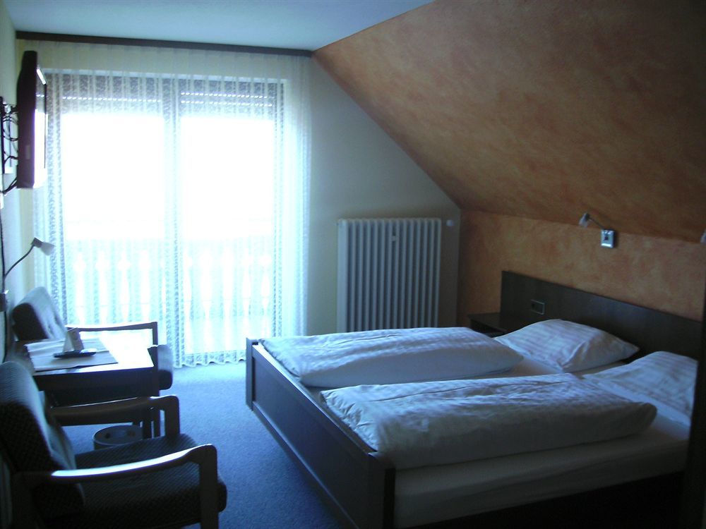 Gasthof Hotel Zum Ross Вертгейм Экстерьер фото