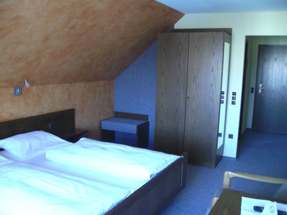 Gasthof Hotel Zum Ross Вертгейм Экстерьер фото