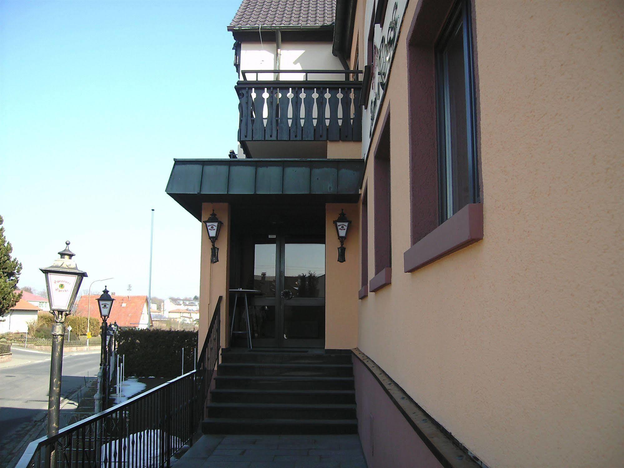 Gasthof Hotel Zum Ross Вертгейм Экстерьер фото