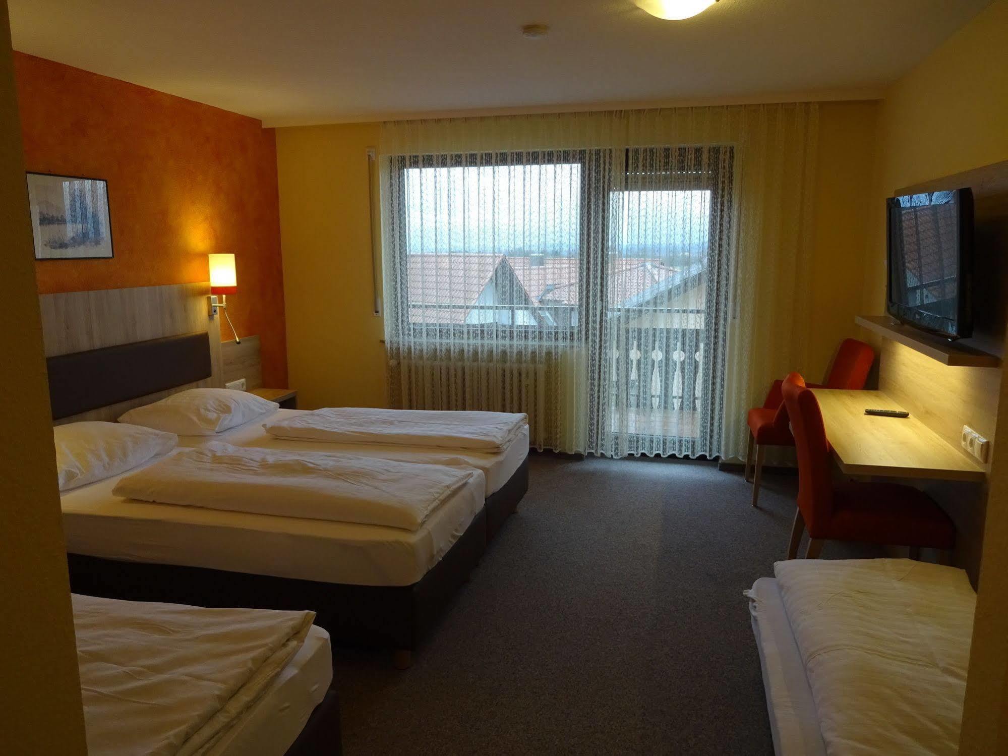 Gasthof Hotel Zum Ross Вертгейм Экстерьер фото