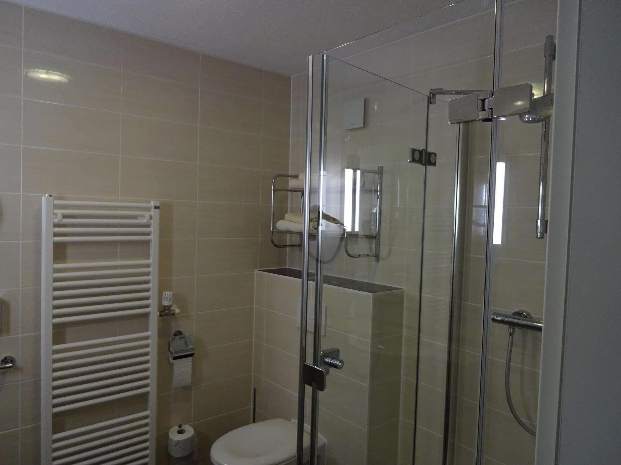 Gasthof Hotel Zum Ross Вертгейм Экстерьер фото