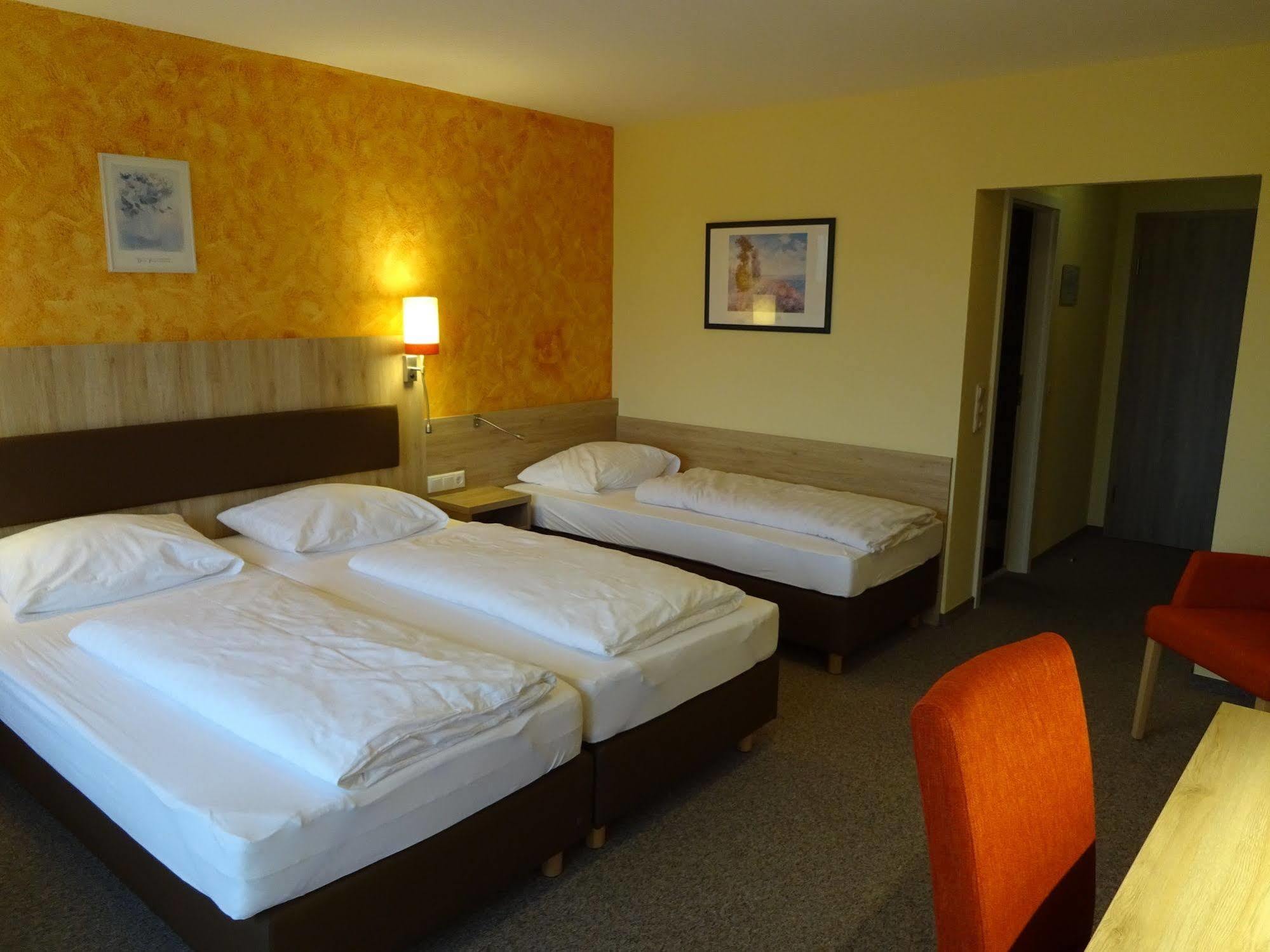 Gasthof Hotel Zum Ross Вертгейм Экстерьер фото