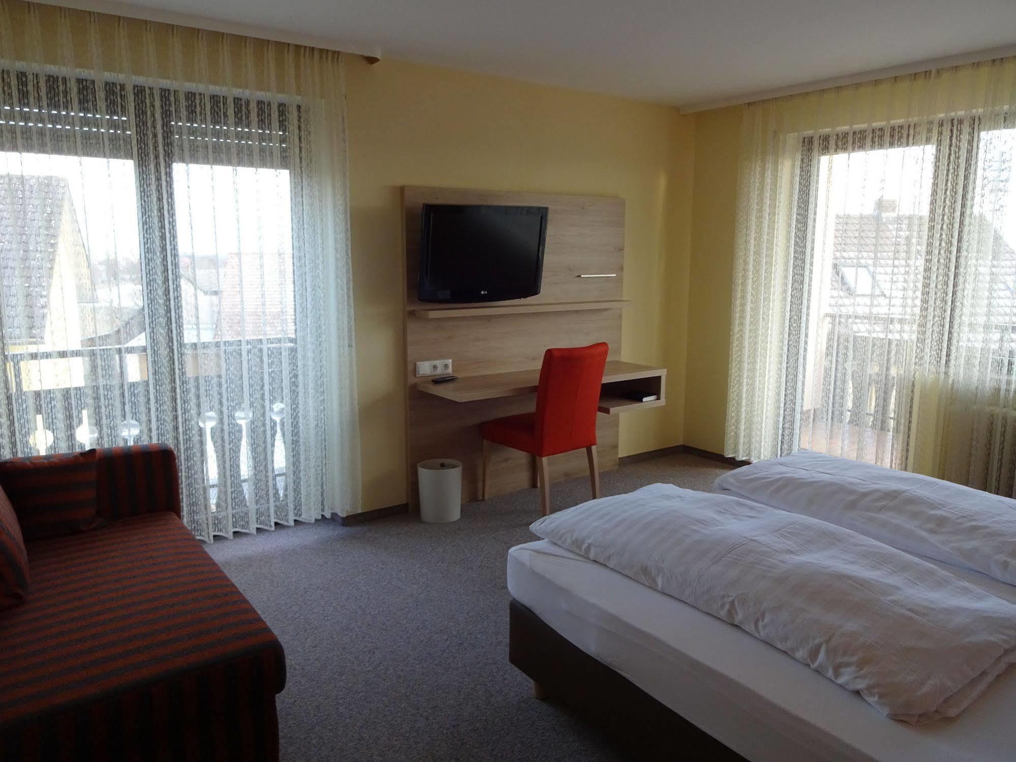 Gasthof Hotel Zum Ross Вертгейм Экстерьер фото