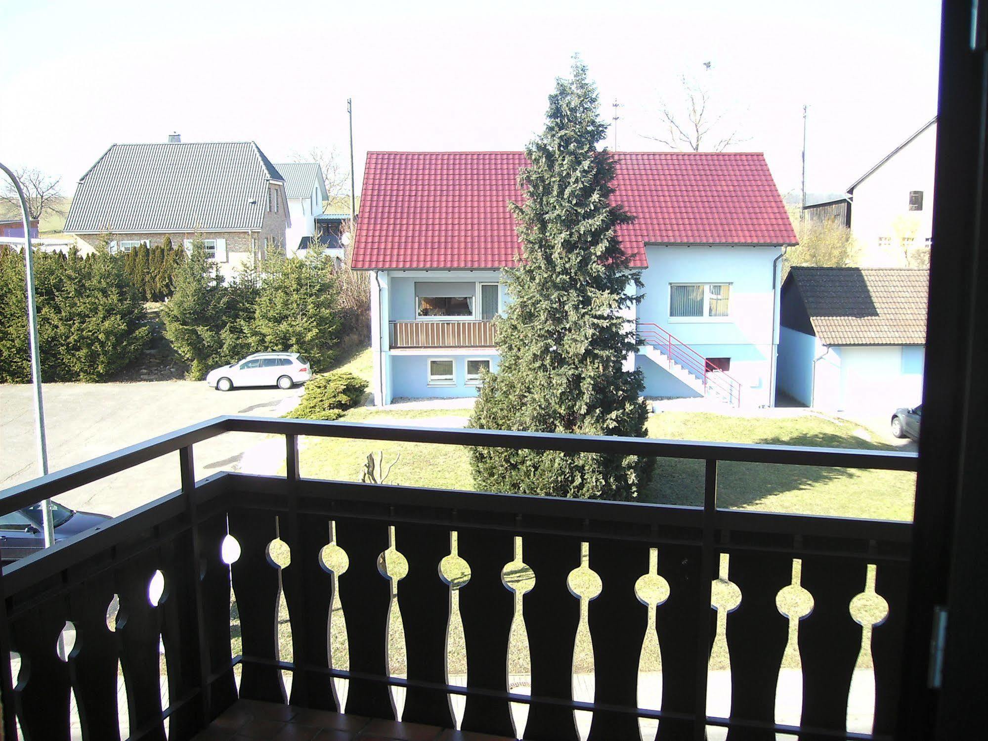 Gasthof Hotel Zum Ross Вертгейм Экстерьер фото